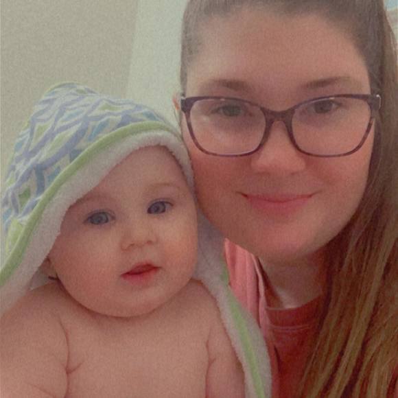 Profile Picture of Hannah Quinley (@hannah_quinley) on Poshmark