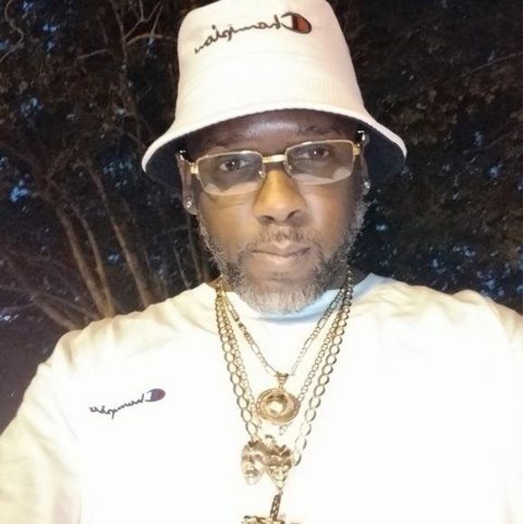 Profile Picture of Corey Fields (@coreyfields933) on Poshmark