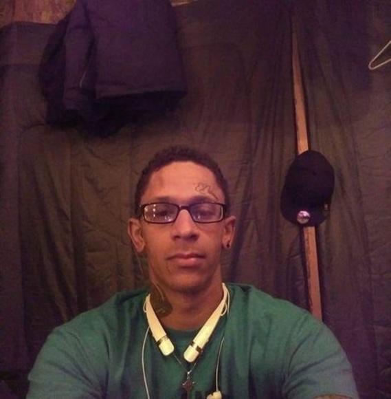 Profile Picture of Julian Andrews (@julian_andrews) on Poshmark