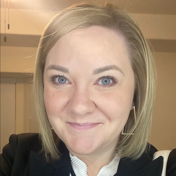 Profile Picture of Elizabeth Behenna (@bethiemae16) on Poshmark