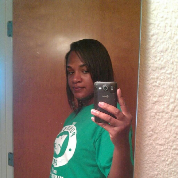 Profile Picture of Joslyn Skinner (@samone86) on Poshmark