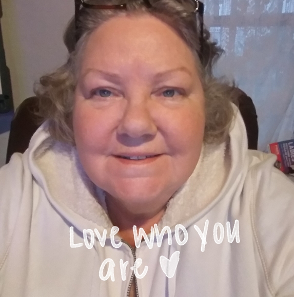Profile Picture of Sharilyn Butler (@sharilyndb) on Poshmark