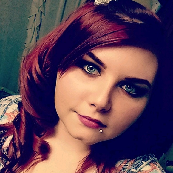 Profile Picture of Melinda Bowles (@mestep13) on Poshmark