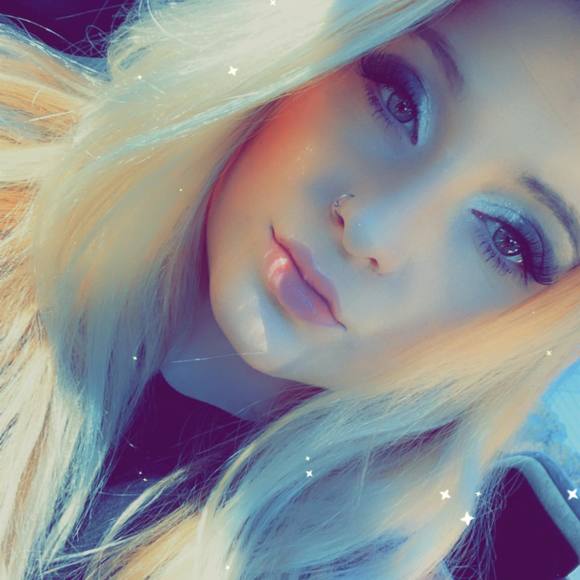 Profile Picture of Summer Coltenn (@summercoltenn) on Poshmark