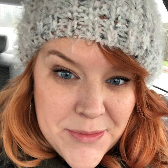Profile Picture of Nichole Seal (@nicholeyseal) on Poshmark