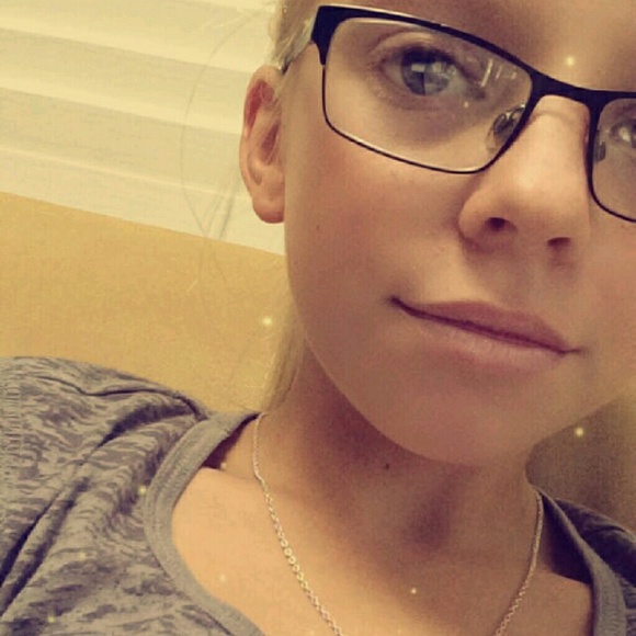 Profile Picture of Harmony Neal (@harm_dogg17) on Poshmark