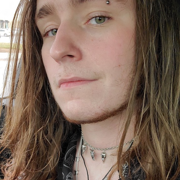 Profile Picture of Jordan Tuttle (@thegamingarchon) on Poshmark