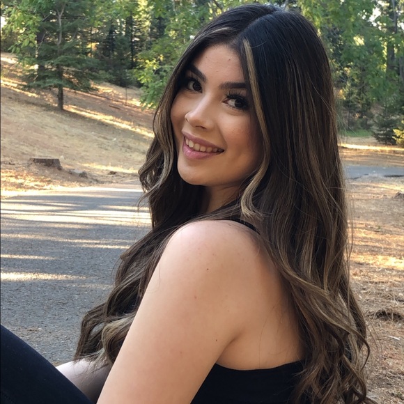 Profile Picture of Brisa Ramirez (@brisaramirezz) on Poshmark