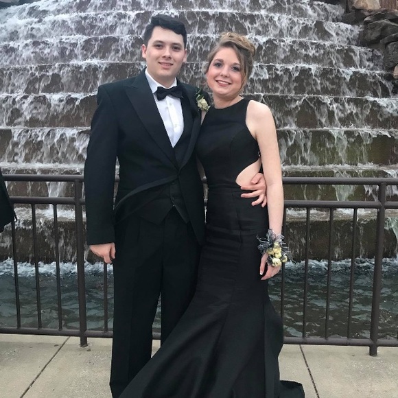 Profile Picture of Karlie Greenhill (@kgreenhill20) on Poshmark