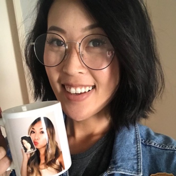 Profile Picture of Kim Bott (@kiimbott) on Poshmark