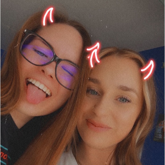 Profile Picture of Amy Clay (@_aumi_bae) on Poshmark