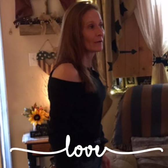 Profile Picture of Joann Noll (@joannnoll) on Poshmark