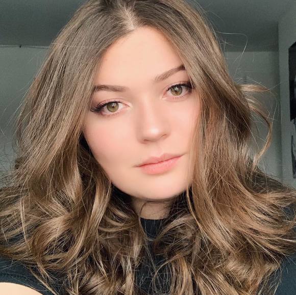 Profile Picture of Delaney Mitchell (@del_mitchell) on Poshmark