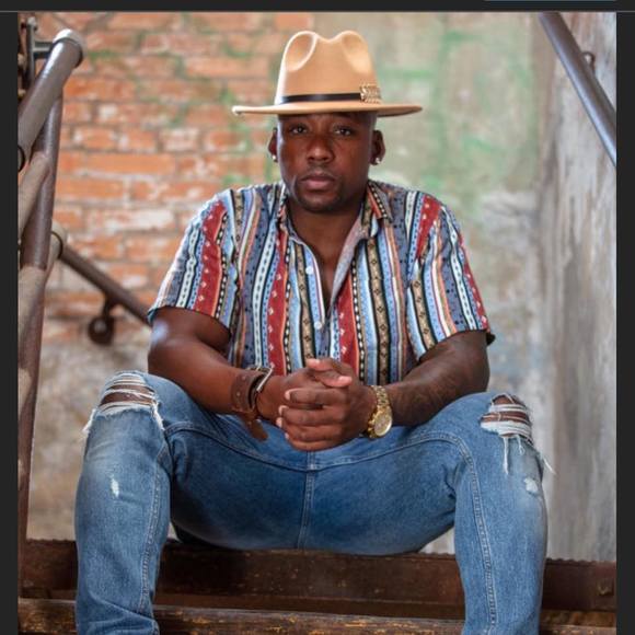 Profile Picture of Ray Vaughn (@rayvaughn) on Poshmark