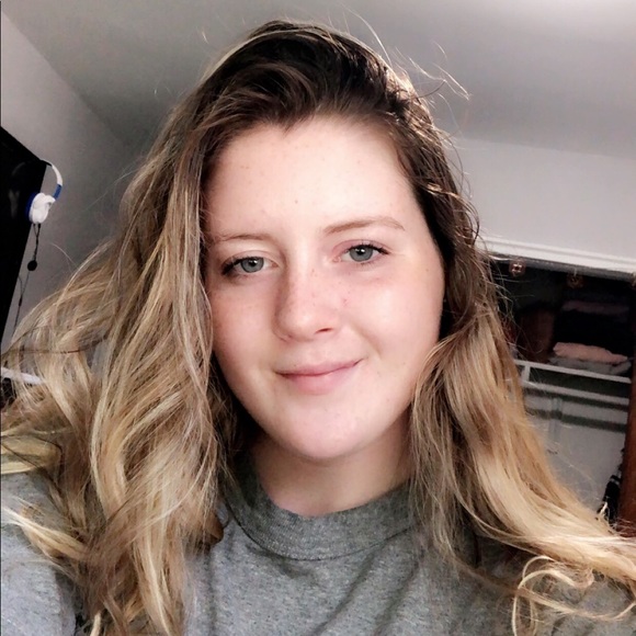 Profile Picture of Teresa Gallagher (@teresagallag178) on Poshmark