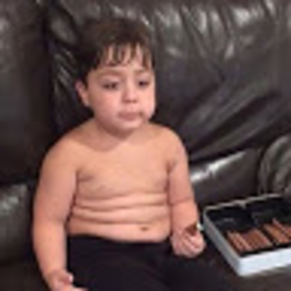 Profile Picture of Jianna T (@jiannamaries) on Poshmark