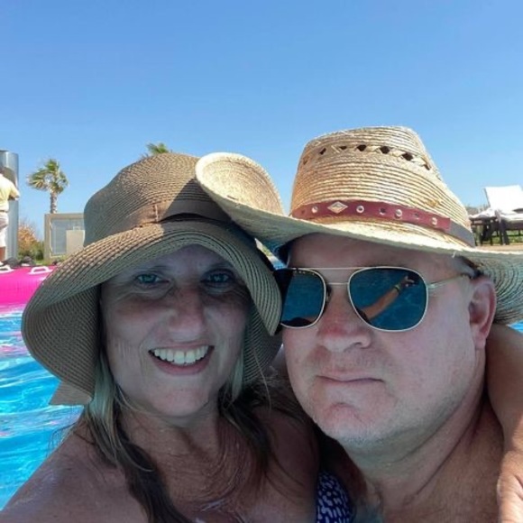 Profile Picture of Walterand jennifer Flinn (@jenflinn) on Poshmark