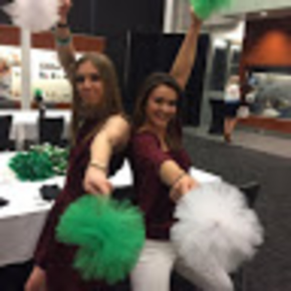 Profile Picture of Andrea Bothun (@akbothun01) on Poshmark