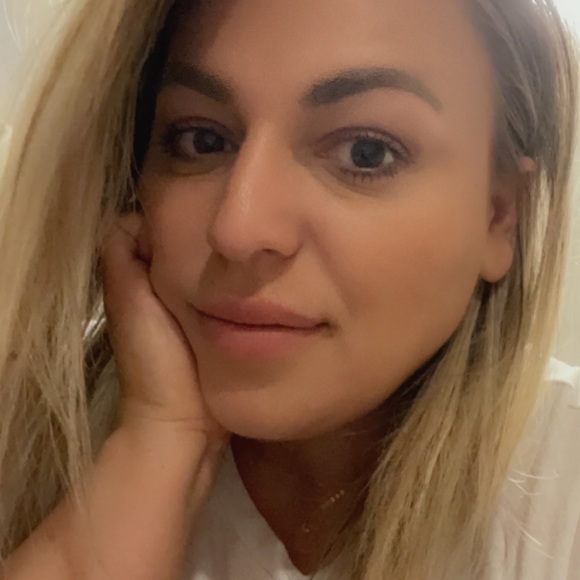 Profile Picture of Sedina Bear (@sbear30) on Poshmark