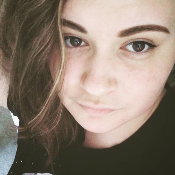 Profile Picture of Haley Warrington (@jooniejuice) on Poshmark