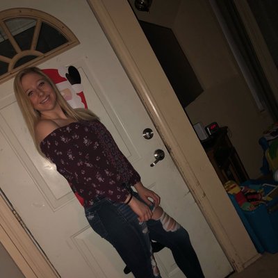 Profile Picture of Alyssa Walsh (@alyssawalsh15) on Twitter