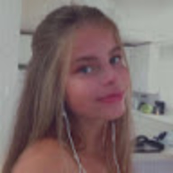 Profile Picture of Ella Bernoski (@ellabernoski) on Poshmark