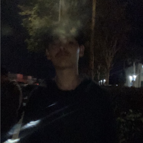 Profile Picture of Julian Palacios (@kruerx) on Poshmark