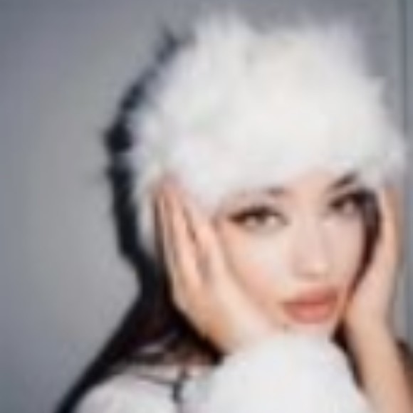 Profile Picture of Deeanne Ava (@deeannks648) on Poshmark