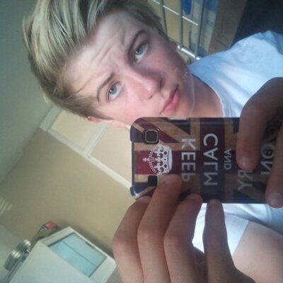 Profile Picture of Robin' (@NealeBrandon) on Twitter