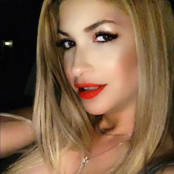 Profile Picture of Rosie Navarro (@rosynavarro07) on Poshmark