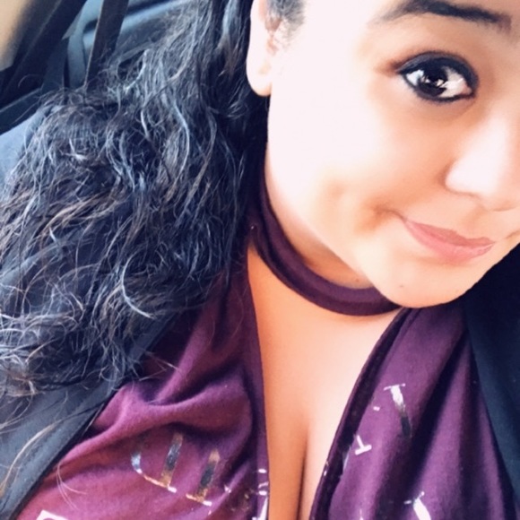 Profile Picture of Cristal Olvera (@cristalolvera4) on Poshmark