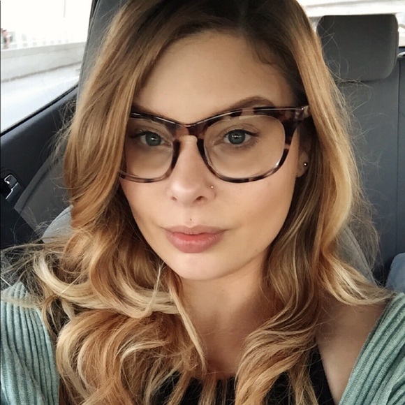 Profile Picture of Danielle Streicher (@dstreicher) on Poshmark