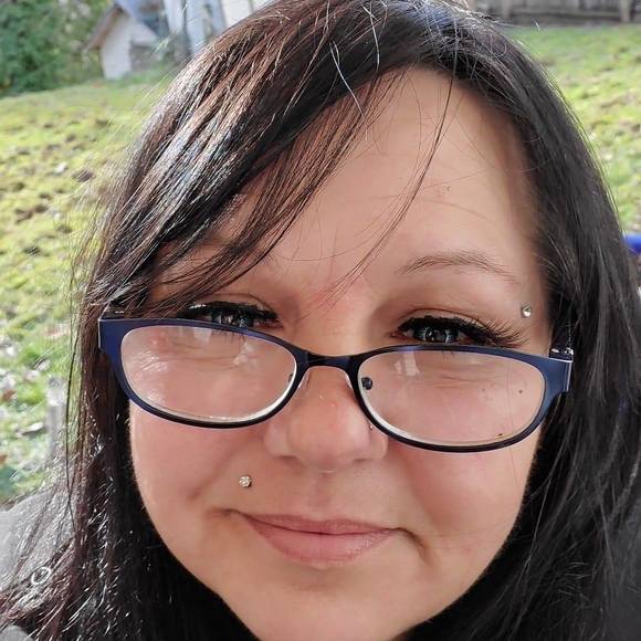 Profile Picture of Dee Bayda (@deebayda) on Poshmark