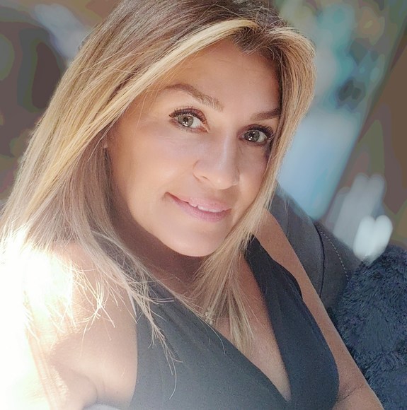 Profile Picture of Daniela Galante (@daniela_63) on Poshmark