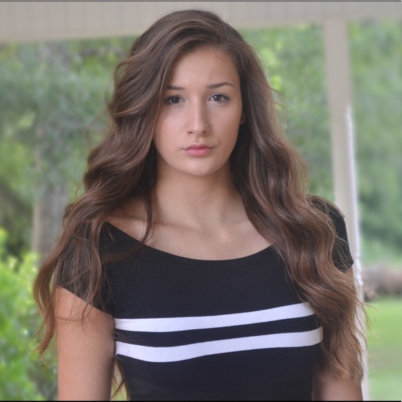 Profile Picture of Whitney Blocker (@whit2b) on Poshmark