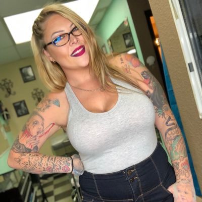 Profile Picture of Julia McGinnis (@zombydik) on Twitter