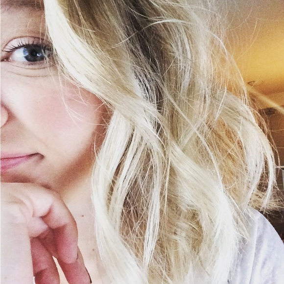 Profile Picture of Erika Barnes (@erikabarnes03) on Poshmark