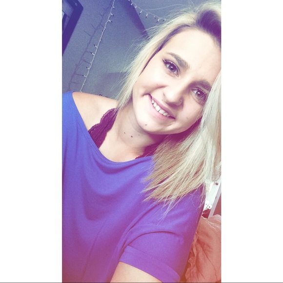 Profile Picture of Hope Guttery (@hopeguttery) on Poshmark