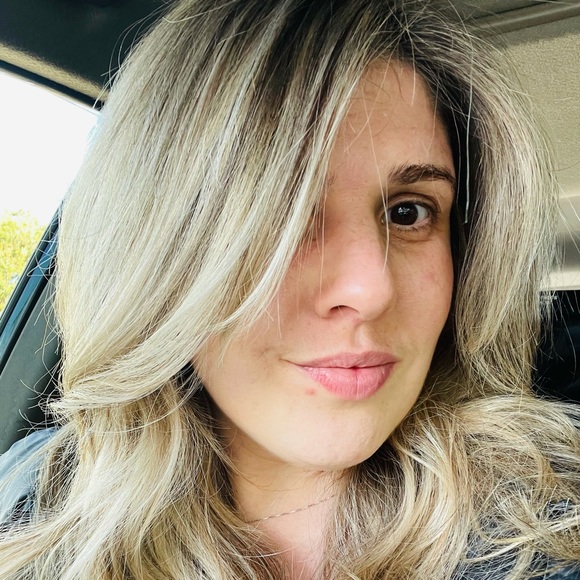 Profile Picture of Elleonora Navon (@ella_shamis) on Poshmark