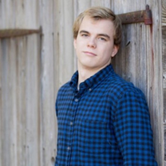 Profile Picture of Dill Nathan (@nrdill88) on Poshmark