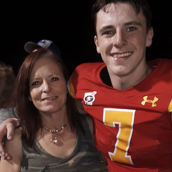 Profile Picture of Tina Meyer (@tmeyerred) on Poshmark