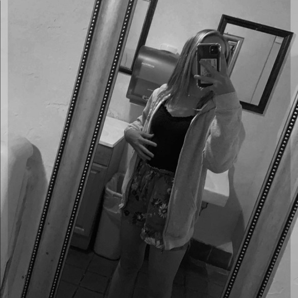 Leona Wenzler - Poshmark Profile Picture of Leona Wenzler (@lchristian331) on Poshmark