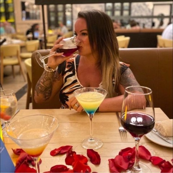 Profile Picture of Heather Lorette (@loretzky) on Poshmark