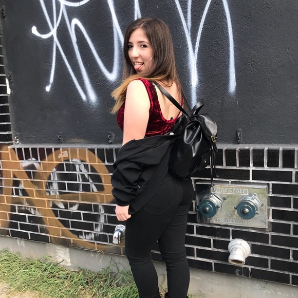 Lucy Beames - Poshmark Profile Picture of Lucy Beames (@lucybeames) on Poshmark