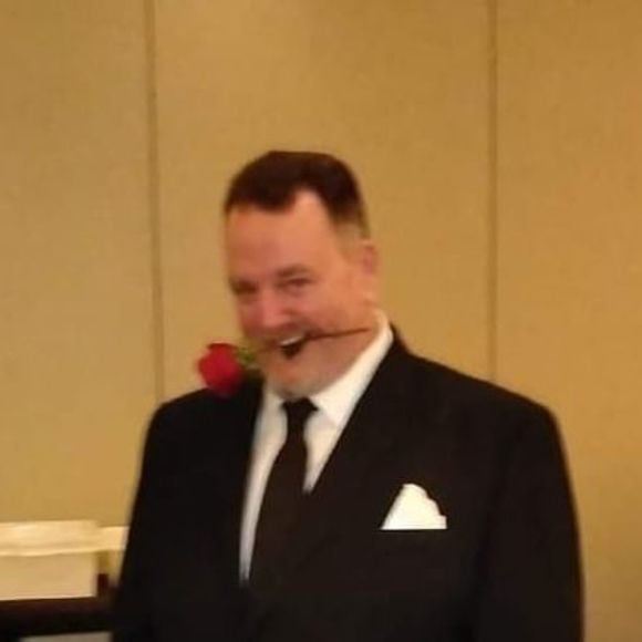 Profile Picture of Kenneth Loveday (@kennethloveday) on Poshmark