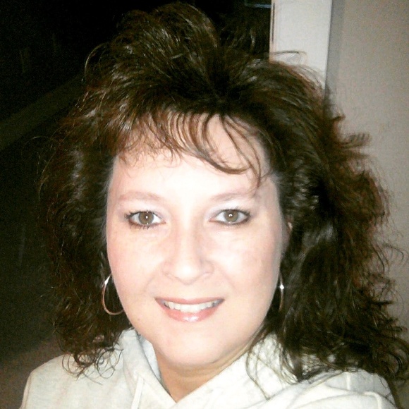 Profile Picture of Daphne Mathewson (@daphnemathewson) on Poshmark