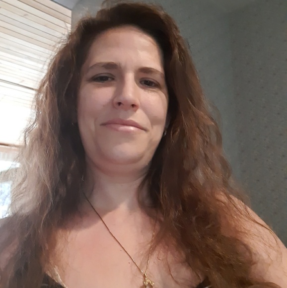 Profile Picture of Sarah Gould (@monique139780) on Poshmark
