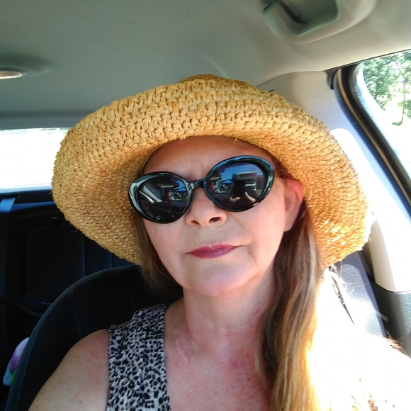 Profile Picture of Robin Mclure (@rsmclure) on Poshmark