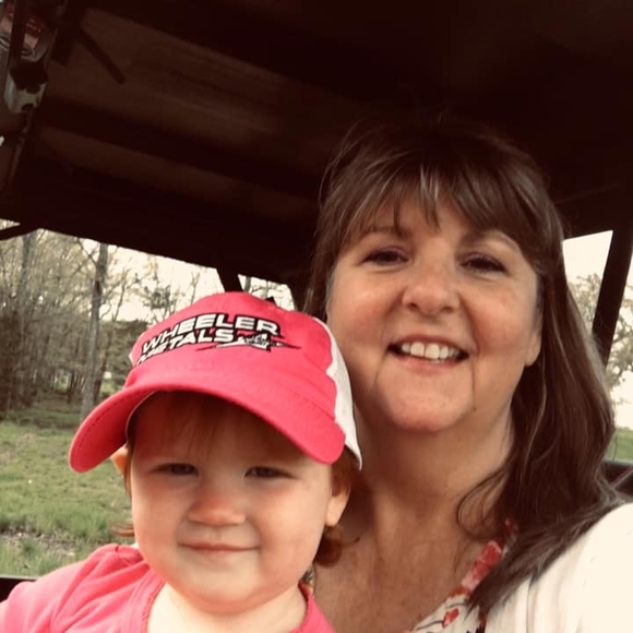 Profile Picture of Mandy Hardecke (@hardeckem) on Poshmark