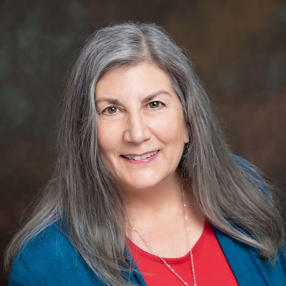 Profile Picture of Liz Kerby (@catalyst70) on Poshmark
